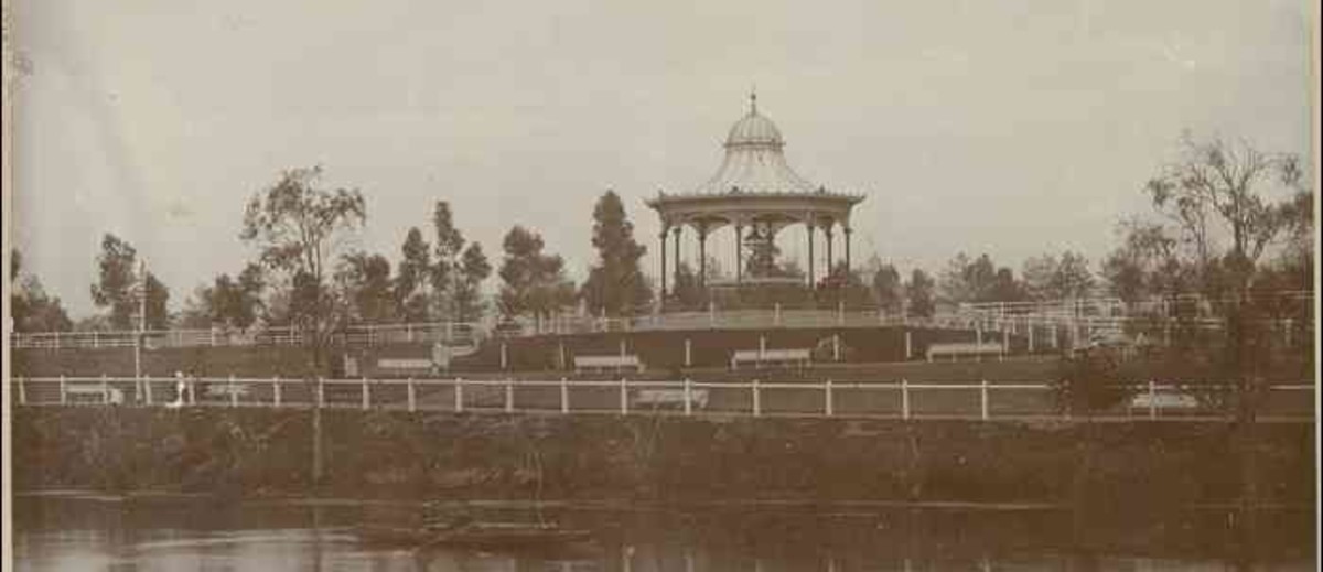 Image: A rotunda sits on a hill in a landscaped park on the bank of a river
