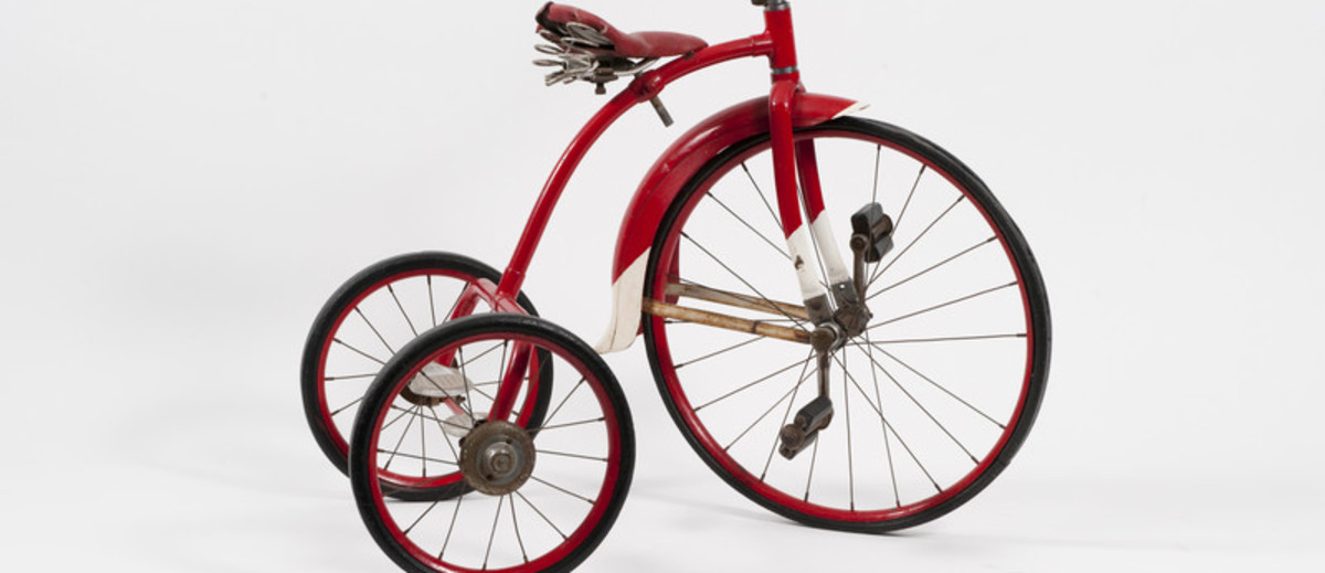 Image: Red metal bike with three wheels