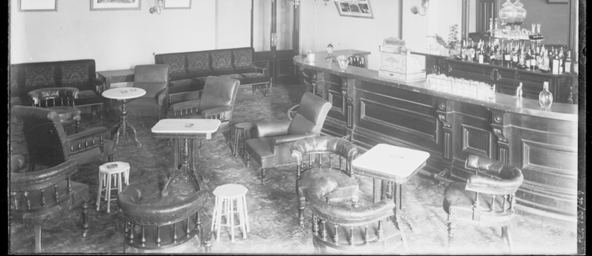 Image: view of room with bar and lounge chairs