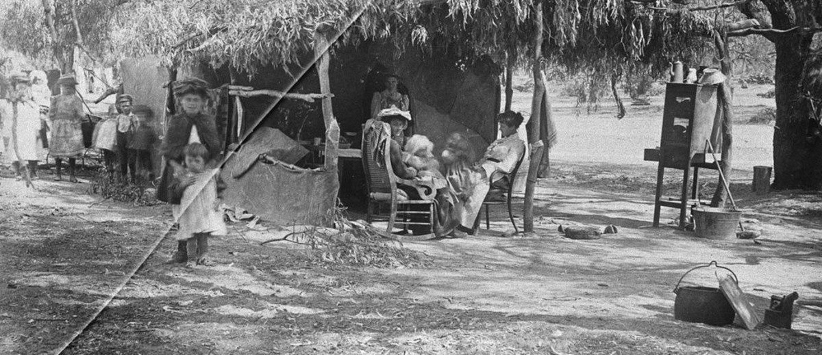 Image: Women and children resting by a temporary shelter