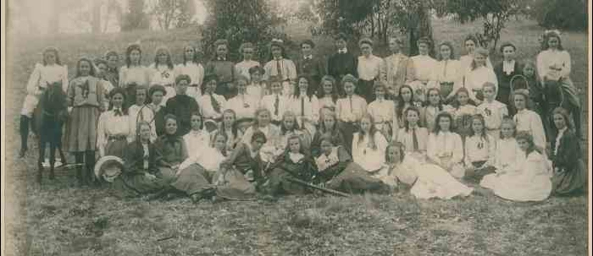 Group photograph of the last students and staff of the Advanced School for Girls, c. 1910.