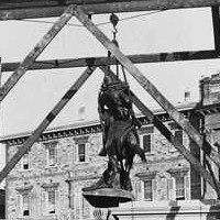 Erecting the South African War Memorial, 1904