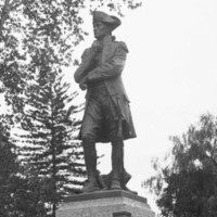 Image: sculpture of standing man in nineteenth century costume