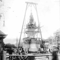 Erecting the new memorial statue of King Edward VII in Adelaide