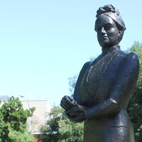 Image: bronze sculpture of woman standing