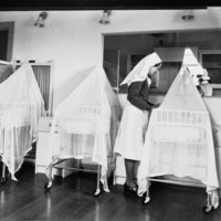 Image: Nurse with bassinets