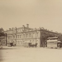 Image: Horse-drawn trams in front of ornate building facade