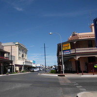 Image: A view down a main street of the town Kadina showing a pub to the rights, and other various buildings
