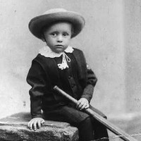 Image: Small boy with cricket bat