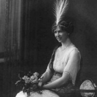 Jean, Lady Bonython, dressed for the Mayoral Ball, 1913 [Bonython family]