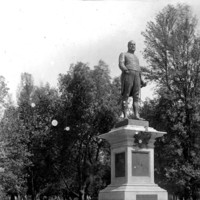 Image: The memorial statue of Charles Cameron Kingston