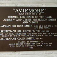 Image: plaque commemorating the home of Australian aviators