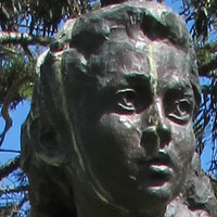 Image: Bronze statue of girl on sandstone plinth inscribed "ALICE for the children from Josephine and Norman Lewis 1962"