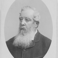Image: Portait of man with long beard and dark jacket