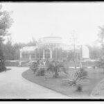 Image: Glasshouse in botanic garden