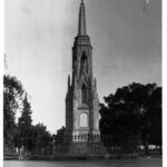 Image: The monument over the grave of Colonel William Light