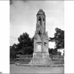 Image: The memorial to Colonel Light without its spire