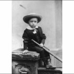 Image: Small boy with cricket bat