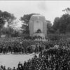 Image: monument with crowds of people