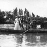 Image: People posing in a row boat