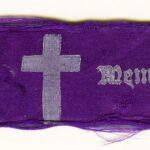 Image: purple ribbon with white cross and text: in memory